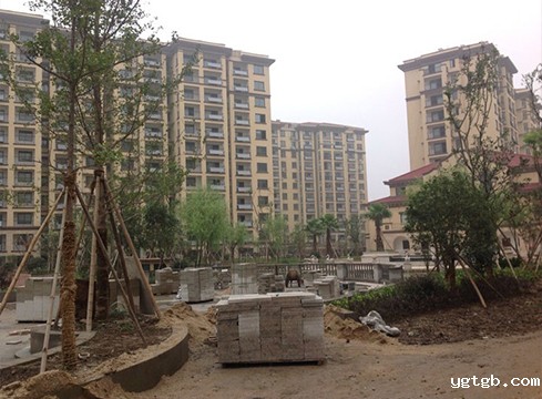 中豪明珠城阳台壁挂太阳能工程